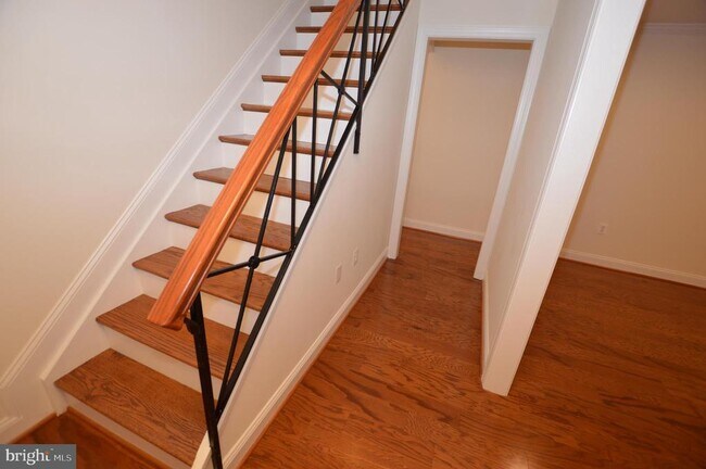 Foto del edificio - 2713 Bartlett Ln