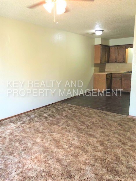 Building Photo - 2 Bed 1 Bath in the Minco Area