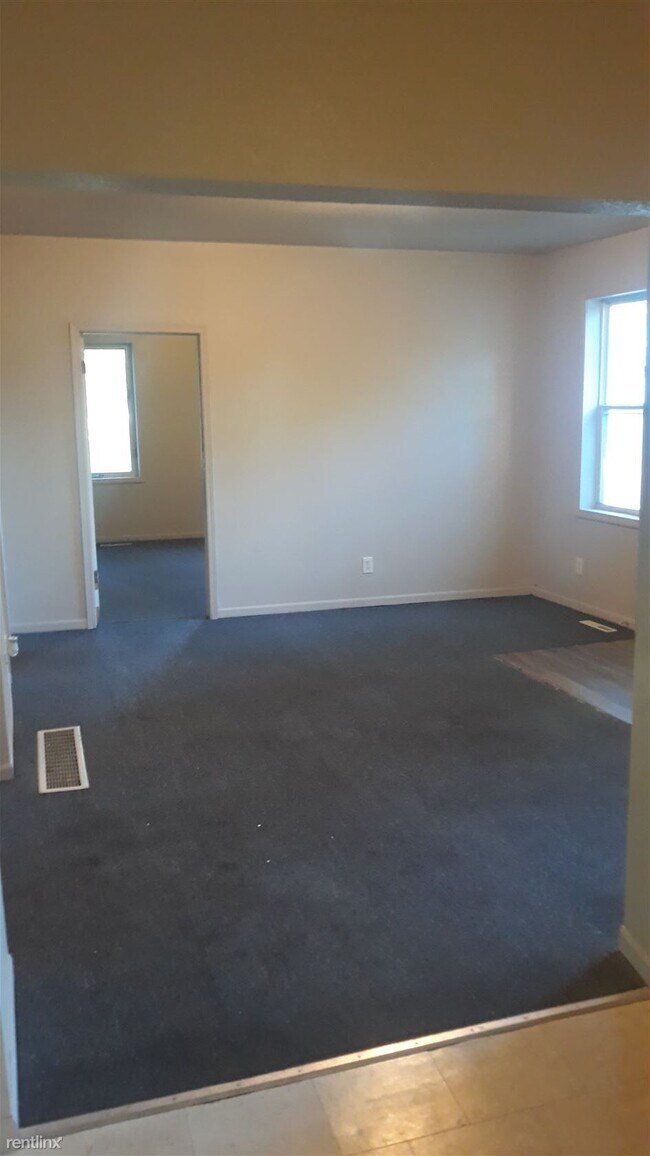 Building Photo - 3 br, 1 bath House - 780 Wood St.