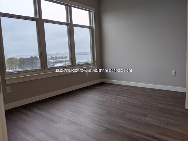 Foto del edificio - 80 Piers Park Ln
