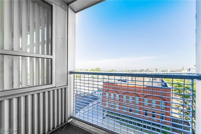 Foto del edificio - 2222 Detroit Ave
