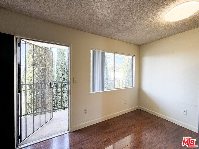 Foto del edificio - 4439 Price St