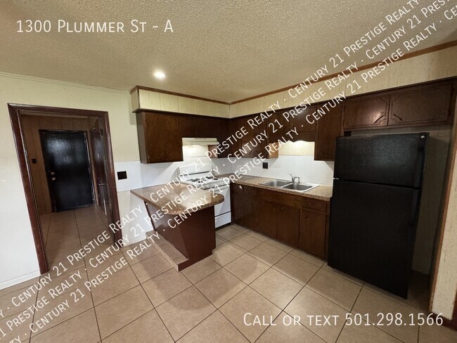 Building Photo - 1300 Plummer St