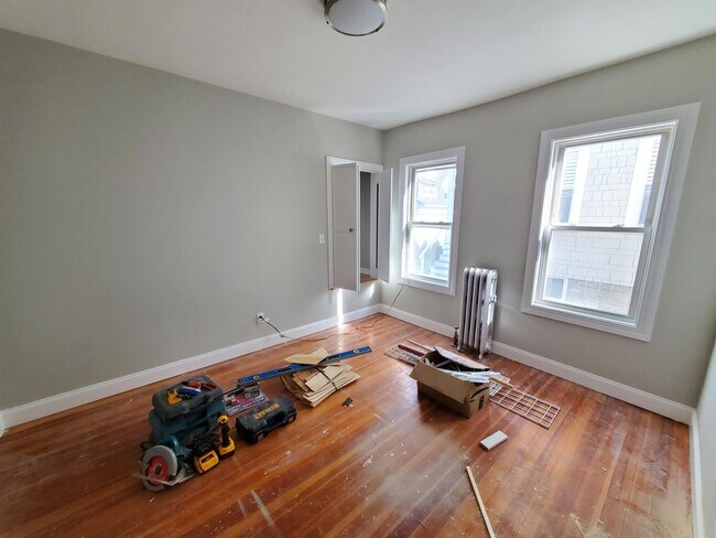 Building Photo - 93 Thorndike St