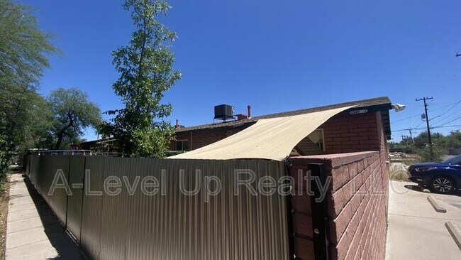 Foto del edificio - 1045 S Herbert Ave