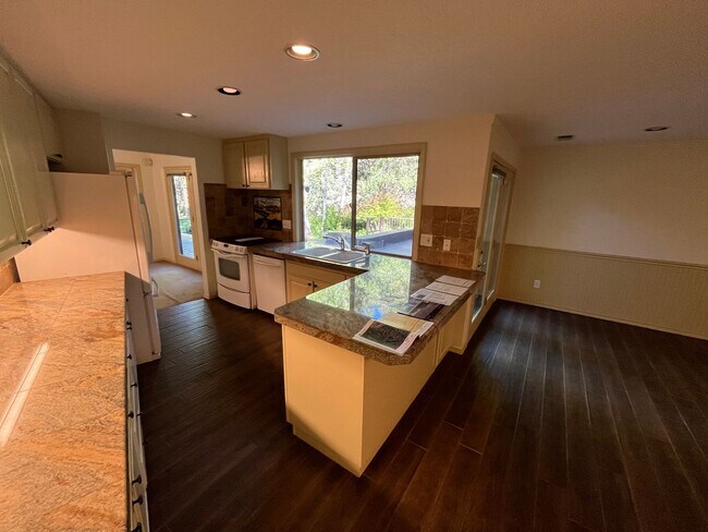 Foto del edificio - Fantastic 4 Bed/3 Bath Single Level Home -...
