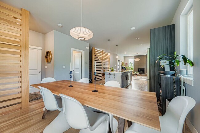 Building Photo - Gorgeous 4B/3.5B North Boulder - Available...