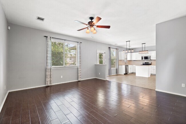 Building Photo - 2704 Greenlee Dr