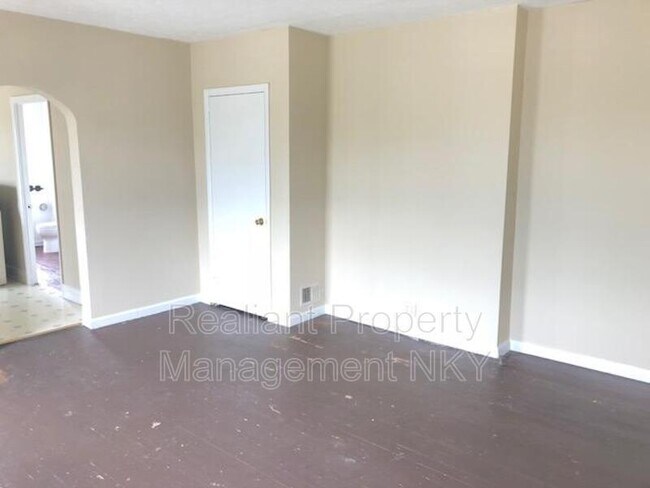 Building Photo - 10 Martin St