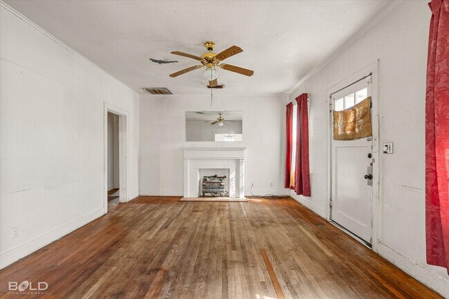 Foto del edificio - 3814 Lakeshore Dr