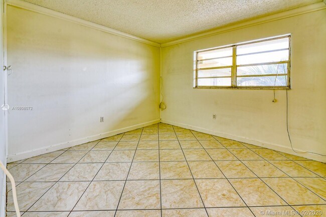 Building Photo - 6095 W 18th Ave  S323 Hialeah Fl 33012