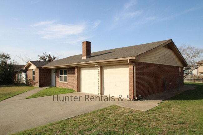 Building Photo - 5904 Dan Dr