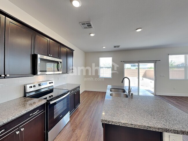 Foto del edificio - 5804 Petronius St