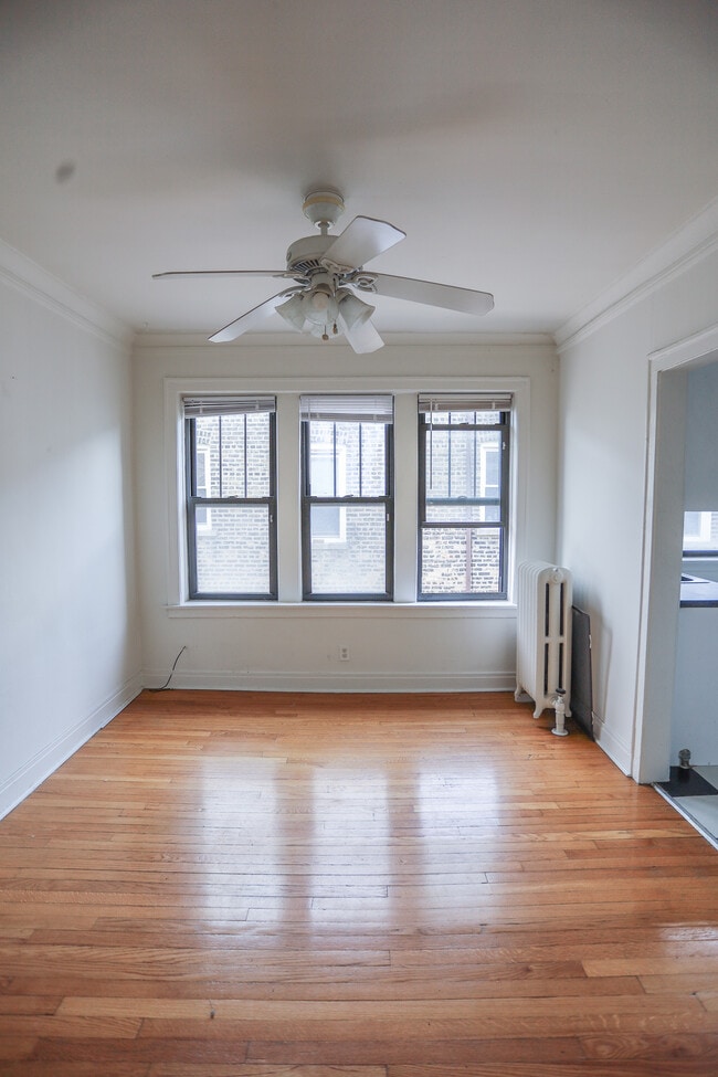Building Photo - 4250 N Clark St