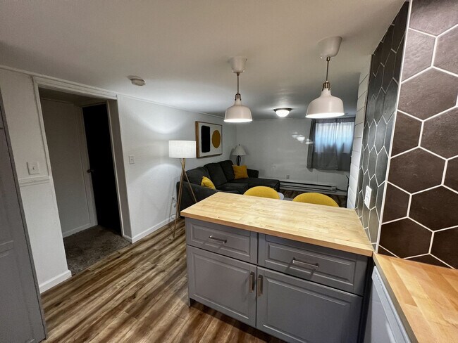 Foto del edificio - 101 N Wayland Ave