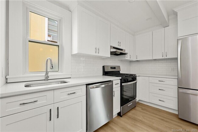 Building Photo - 444 Davidson St