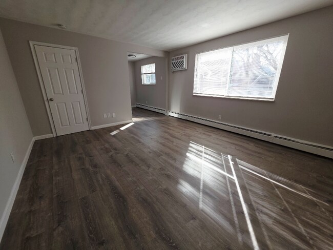 Foto del edificio - 3339-3339 Epworth Ave