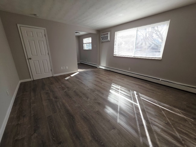 Photo - 3339-3339 Epworth Ave Apartment