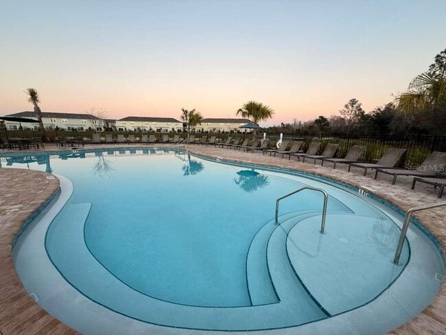 Building Photo - 2931 Skyline Lp