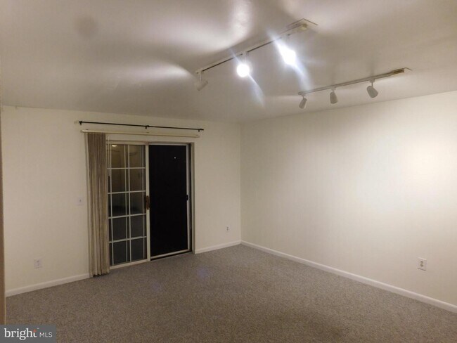 Building Photo - 101 N Caroline Pl