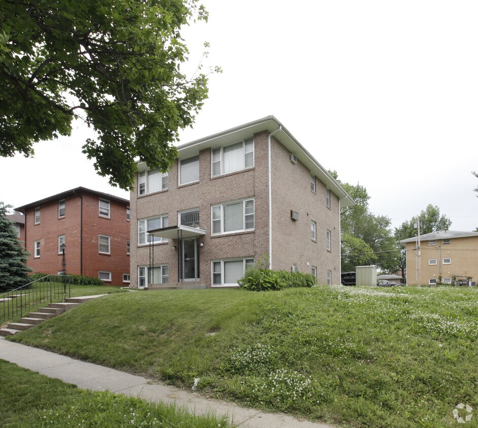 Building Photo - 4611 Cooper Ave