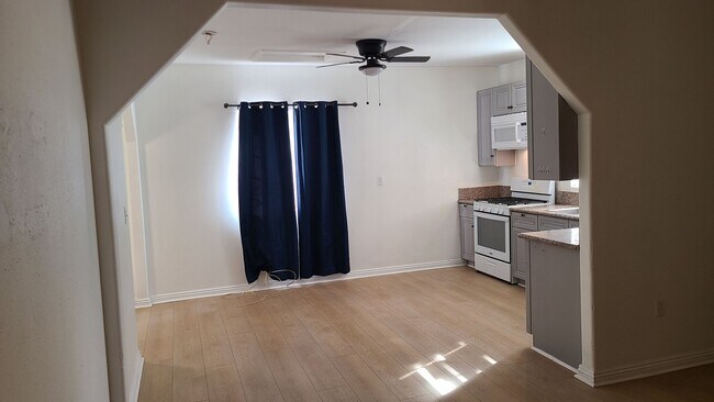 Foto del edificio - **2 Bdrms 1 Bath Detached Duplex in Hemet, CA**