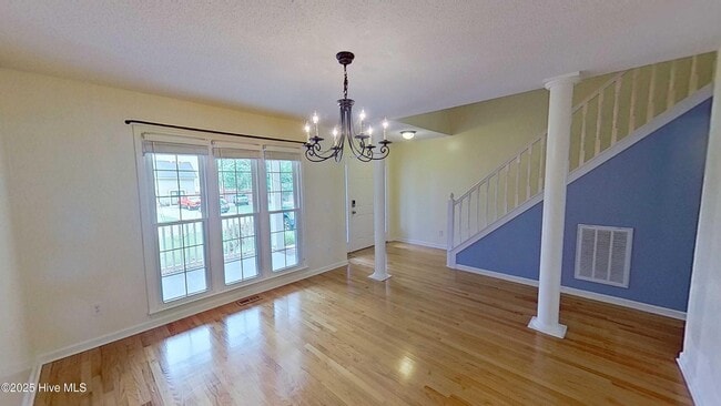 Building Photo - 6935 Lipscomb Dr