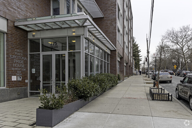 Walkway & Entrance - Crotona North Apartments
