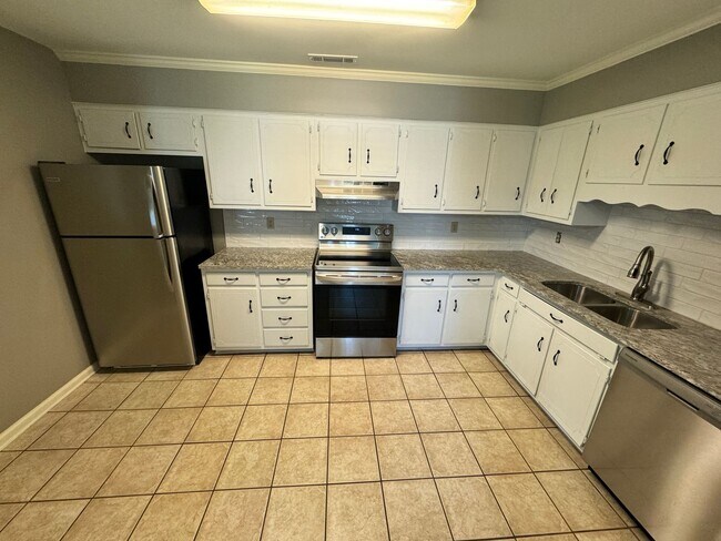 Foto del edificio - 3BD / 2BA FOR RENT