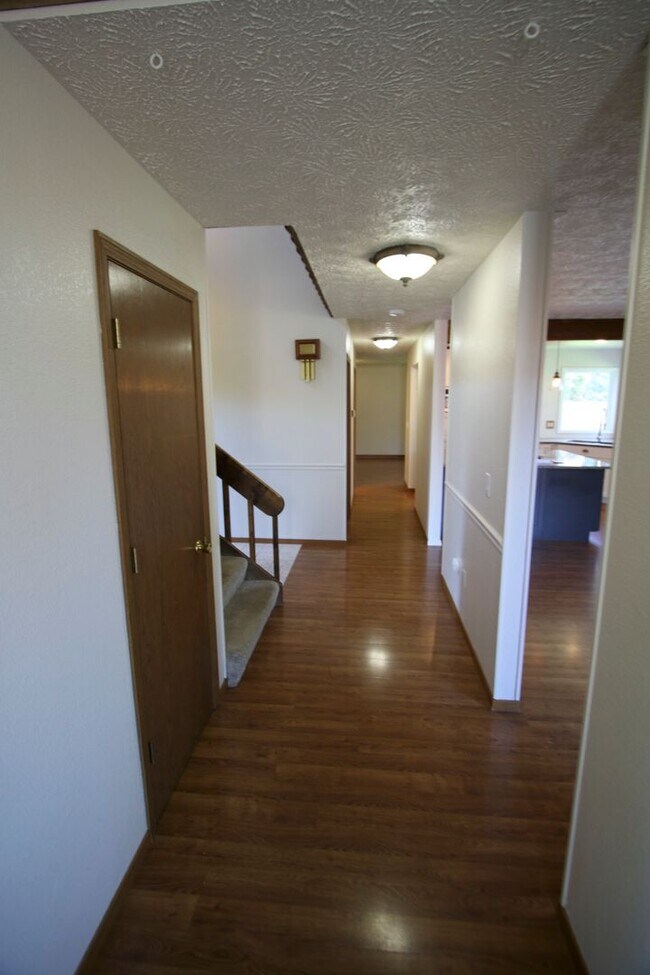 Foto del edificio - Lovely 3 Bedroom Home in Bayshore!