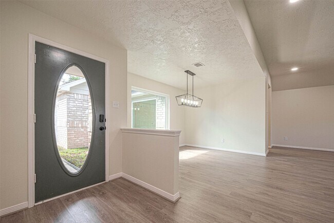 Foto del edificio - 416 Heatherwood Ct