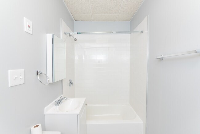 Building Photo - 4001 N Wolcott Ave