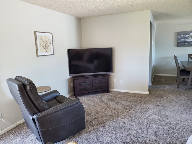 Building Photo - 9635 Greenskeeper Dr