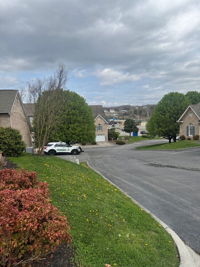 Foto del edificio - Awesome Townhouse of JOHN B DENNIS HIGWAY in the heart of Kingsport