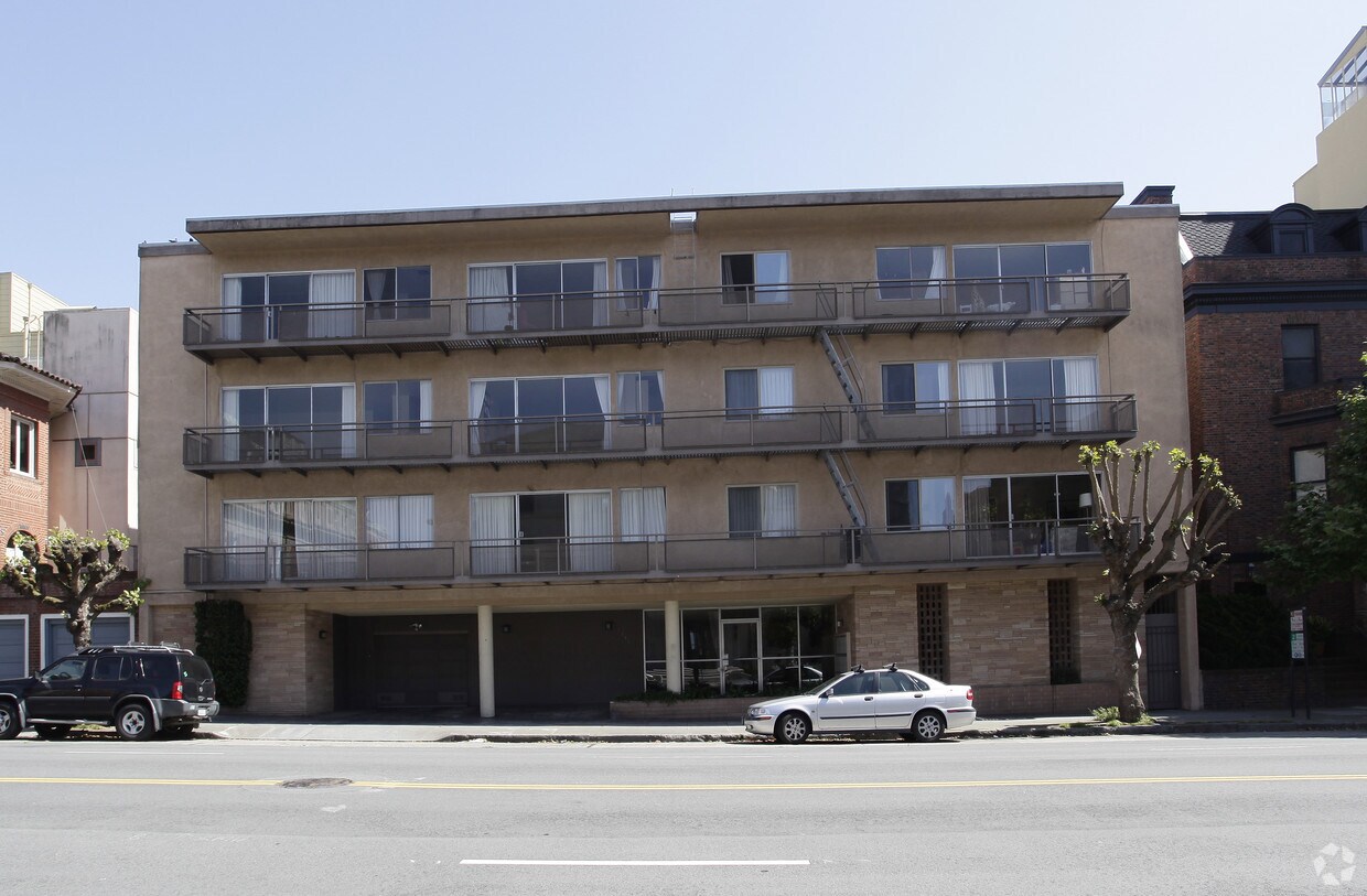 Building Photo - 2235 Broadway