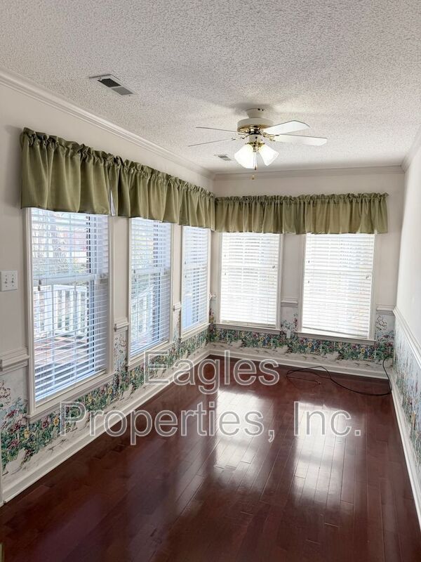 Foto del edificio - 107 Round Tree Lane