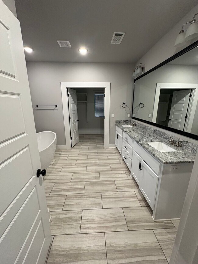 Foto del edificio - BEAUTIFUL HOME IN GREAT LOCATION!