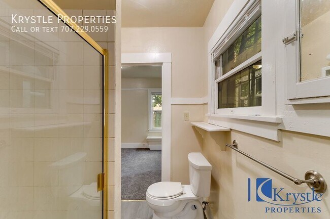 Building Photo - Adorable Craftsman Cottage in Vallejo