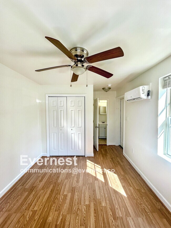 Foto del edificio - 3100 E Marshall St