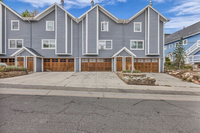 Foto del edificio - Charming Park Avenue Condo in Old Town!