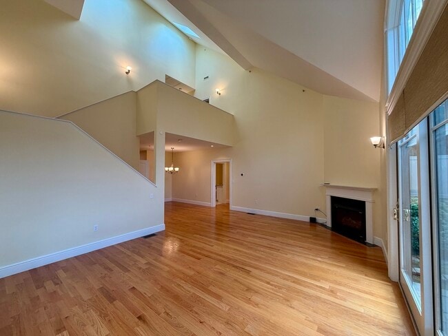 Building Photo - 38 Courtyard Pl