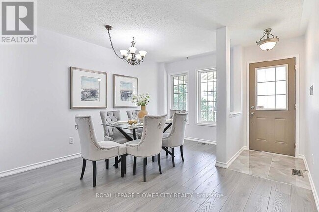 Building Photo - 852 Taggart Crescent