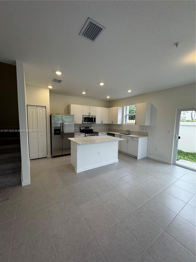 Building Photo - 104 SW 184th Way
