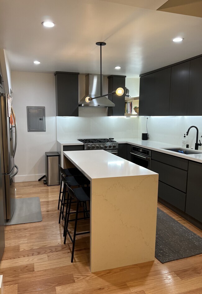 Building Photo - 1425 Stanford St