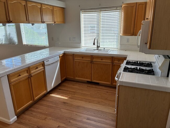 Building Photo - 5122 Mesa Verde Dr