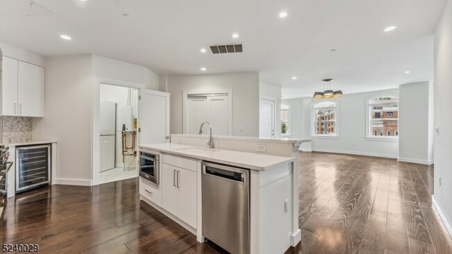 Building Photo - 24 N Park Pl