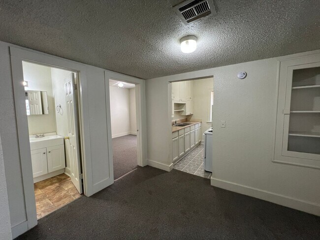 Foto del edificio - 1 Bed in the Paseo District