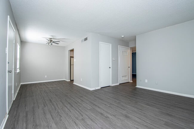 Building Photo - West Scenic Apartments