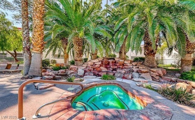 Foto del edificio - 2975 Bluegrass Ln