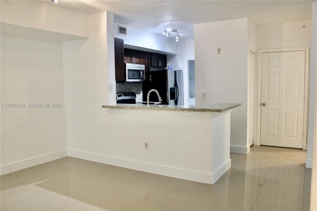 Building Photo - 2548 Centergate Dr